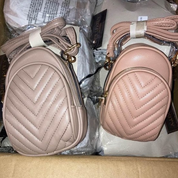 Cross Body Purse🚫SOLD🚫 - Picture 2 of 3